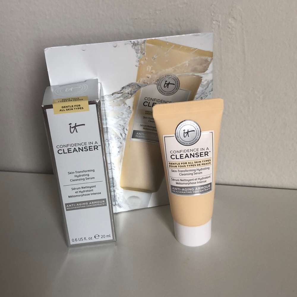SOLD - 🌺5x$25- It Cosmetics Confidence in a Cleanser